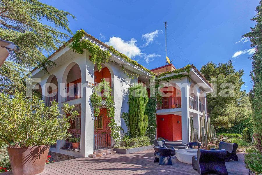 6 soveværelse Villa til salg i Chiva - € 1.390.000 (Ref: 8002326)