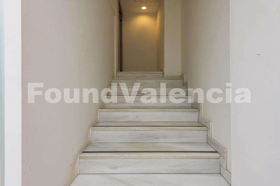 4 bedroom Apartment for sale in Valencia city - € 600,000 (Ref: 8190038)