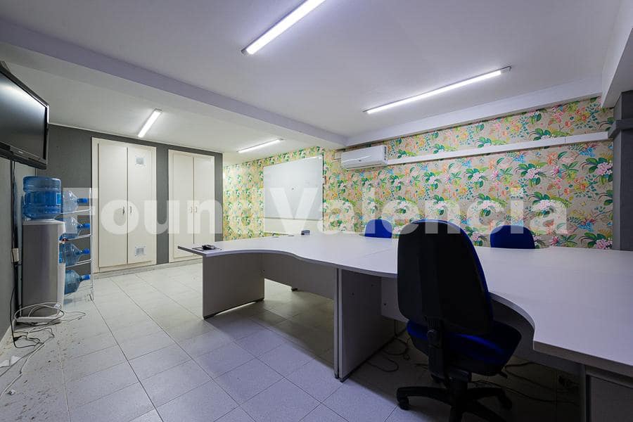 4 bedroom Apartment for sale in Valencia city - € 600,000 (Ref: 8190038)