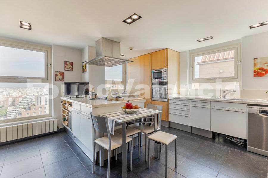 5 soveværelse Lejlighed til salg i Valencia by - € 1.410.000 (Ref: 8337429)