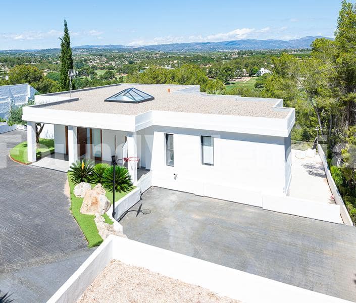 6 soverom Villa til salgs i Chiva - € 1 150 000 (Ref: 8384645)