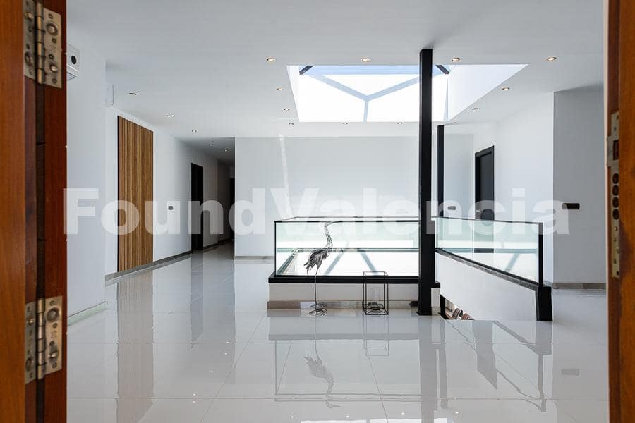 6 soverom Villa til salgs i Chiva - € 1 150 000 (Ref: 8384645)