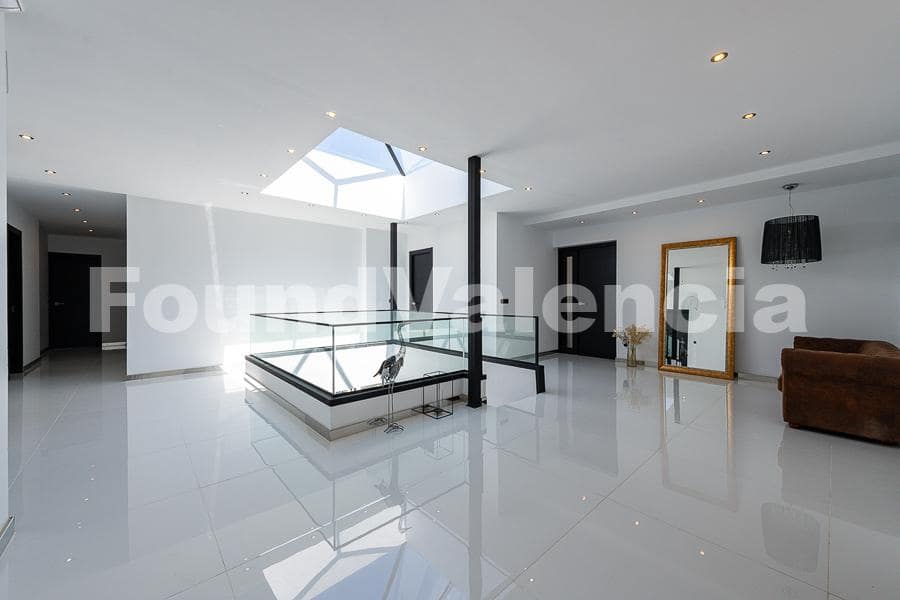 6 soverom Villa til salgs i Chiva - € 1 150 000 (Ref: 8384645)