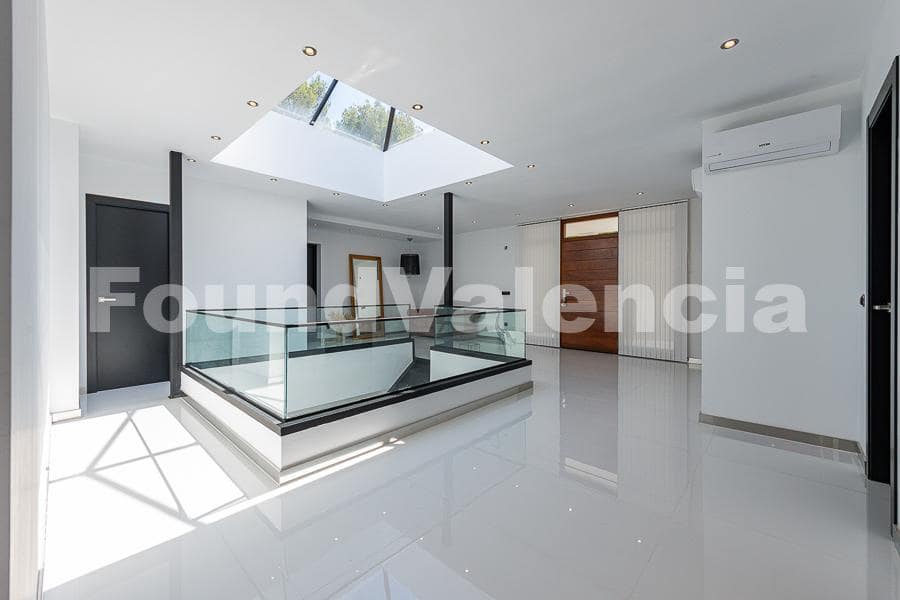 6 soverom Villa til salgs i Chiva - € 1 150 000 (Ref: 8384645)