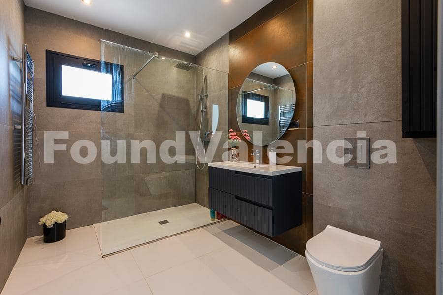 6 soverom Villa til salgs i Chiva - € 1 150 000 (Ref: 8384645)