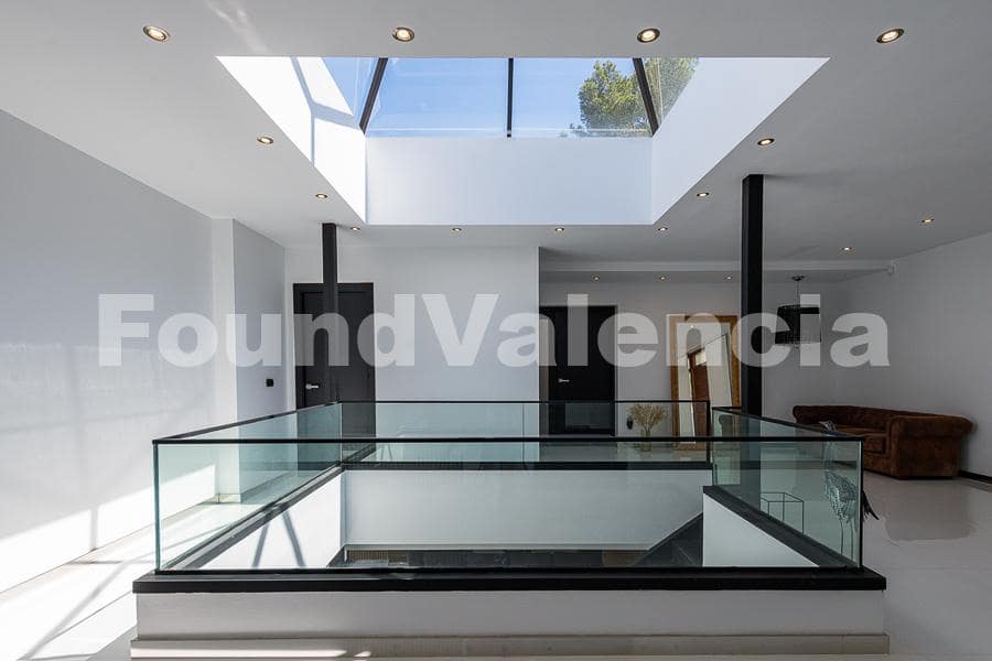 6 soverom Villa til salgs i Chiva - € 1 150 000 (Ref: 8384645)