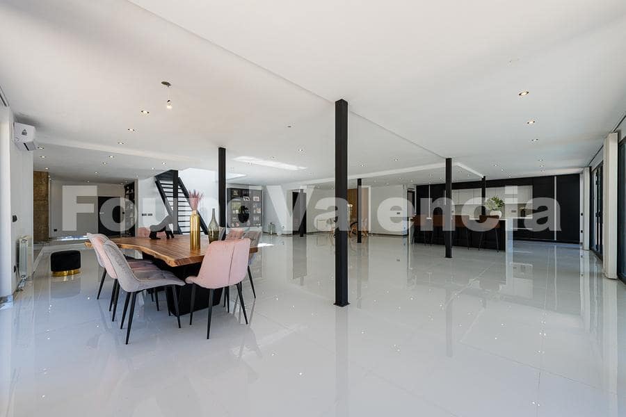 6 bedroom Villa for sale in Chiva - € 1,150,000 (Ref: 8384645)