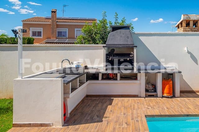 5 bedroom Villa for sale in Riba-roja de Túria - € 950,000 (Ref: 8396216)