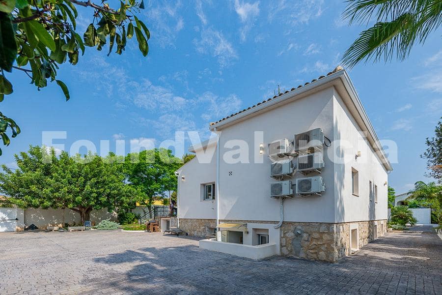 5 bedroom Villa for sale in L'Eliana - € 1,200,000 (Ref: 8488457)