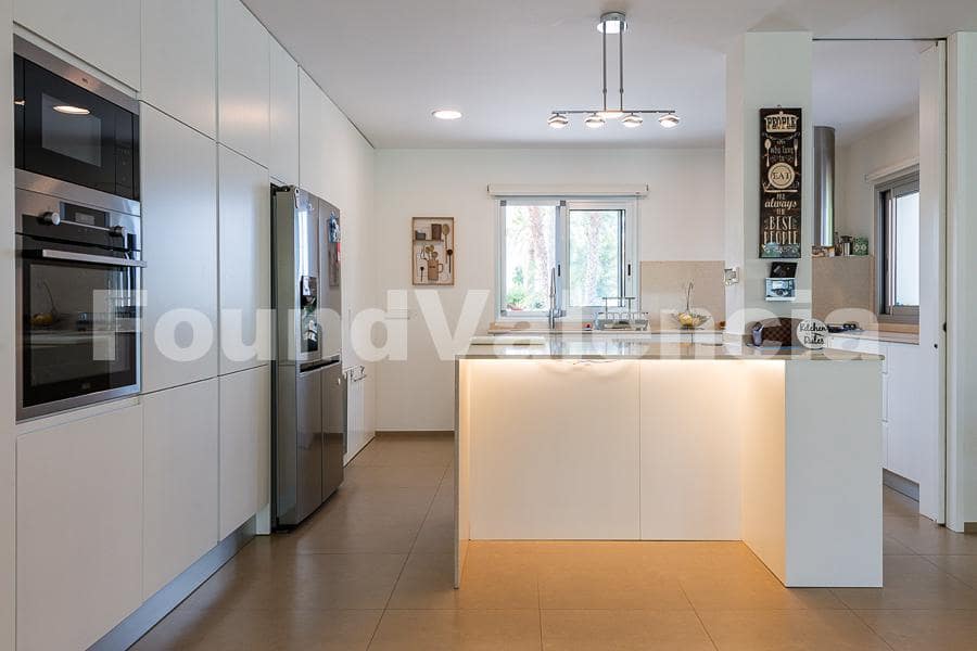 5 bedroom Villa for sale in L'Eliana - € 1,200,000 (Ref: 8488457)