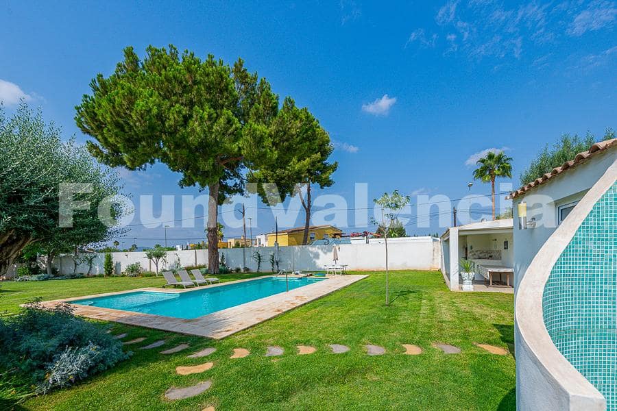 5 bedroom Villa for sale in L'Eliana - € 1,200,000 (Ref: 8488457)