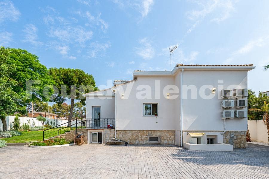5 bedroom Villa for sale in L'Eliana - € 1,200,000 (Ref: 8488457)