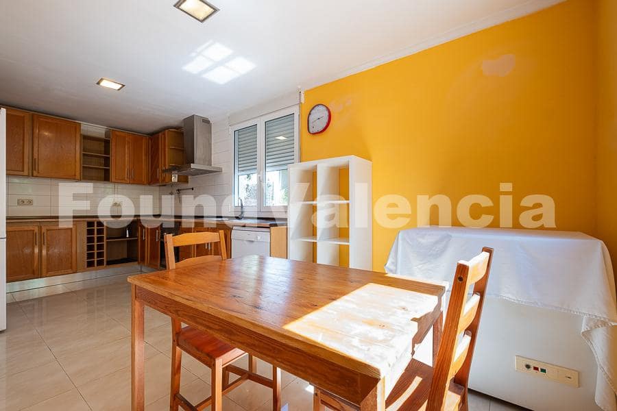 4 soverom Villa til salgs i Chiva - € 349 000 (Ref: 8583244)