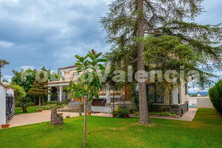 Chalet de 11 habitaciones en L'Eliana en venta - 690.000 € (Ref: 8664786)