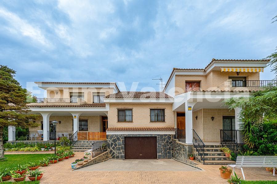 11 bedroom Villa for sale in L'Eliana - € 690,000 (Ref: 8664786)