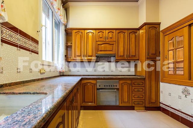 16 bedroom Apartment for sale in Valencia city - € 820,000 (Ref: 8697600)