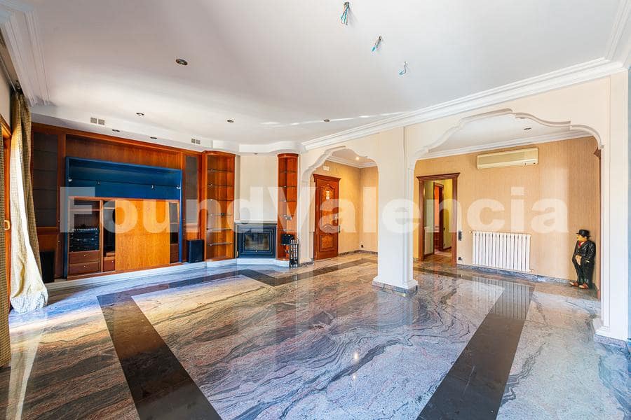 16 soveværelse Lejlighed til salg i Valencia by - € 820.000 (Ref: 8697600)