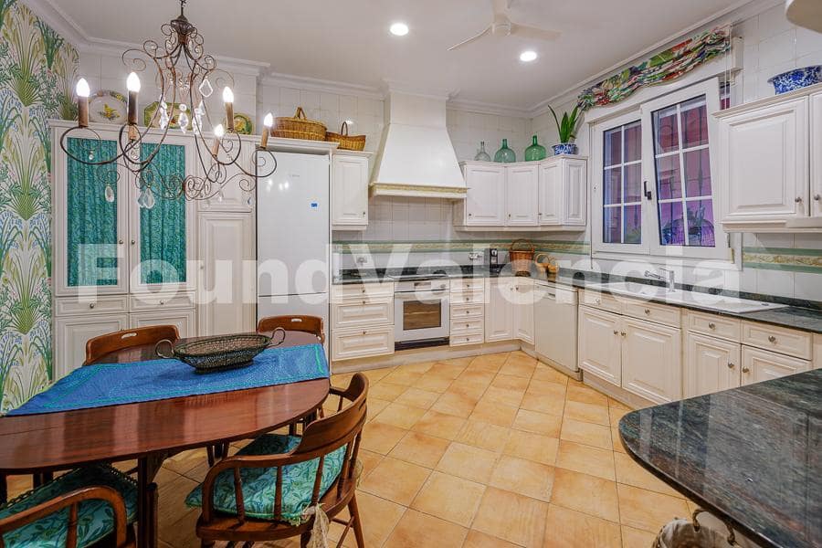 5 bedroom Villa for sale in Burriana / Borriana - € 1,300,000 (Ref: 8896024)