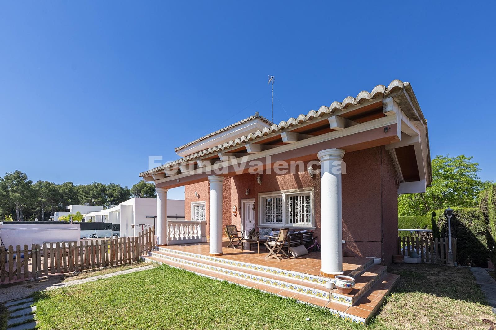 6 soveværelse Villa til salg i La Canada - € 599.000 (Ref: 9019766)