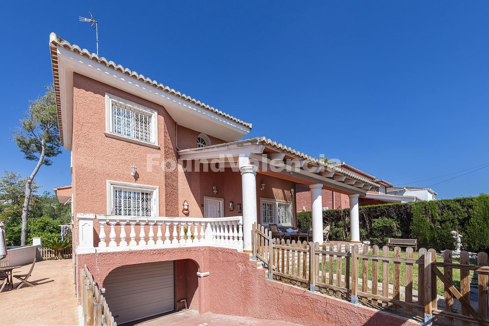 6 soveværelse Villa til salg i La Canada - € 599.000 (Ref: 9019766)