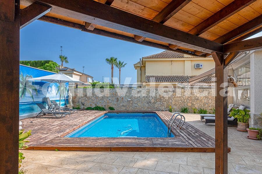 4 soveværelse Villa til salg i La Pobla de Vallbona - € 575.000 (Ref: 9057158)