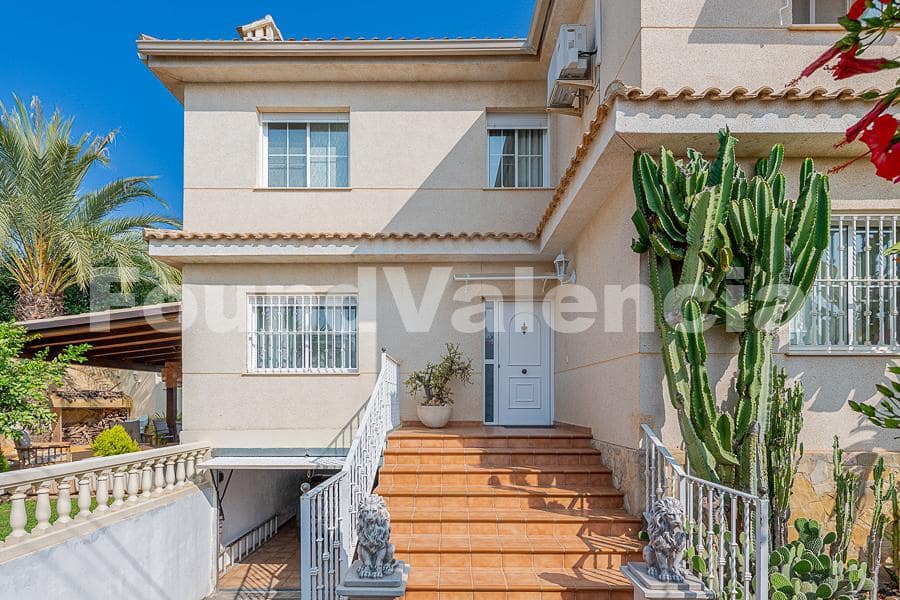 4 soveværelse Villa til salg i La Pobla de Vallbona - € 575.000 (Ref: 9057158)