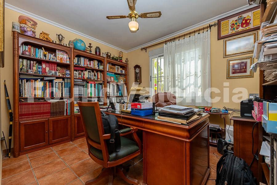 4 soveværelse Villa til salg i La Pobla de Vallbona - € 575.000 (Ref: 9057158)