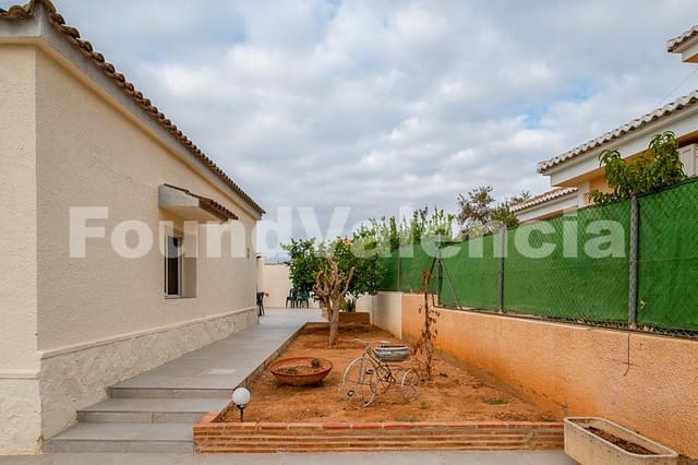 6 soverom Villa til salgs i La Pobla de Vallbona - € 730 000 (Ref: 9262023)