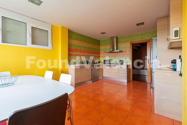 4 bedroom Villa for sale in Montroy - € 290,000 (Ref: 9263874)