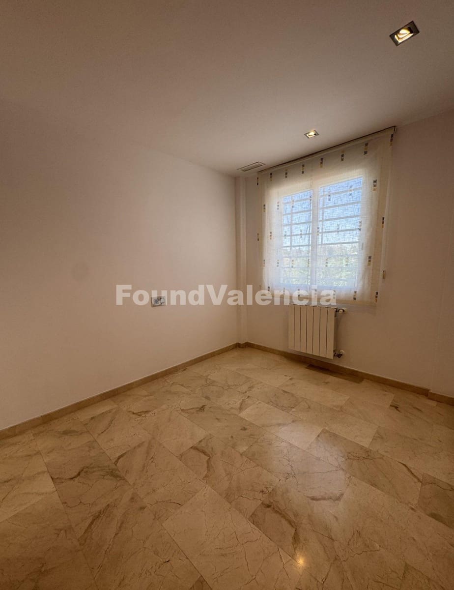 4 chambre Villa/Maison à vendre à La Pobla de Vallbona - 625 000 € (Ref: 9436553)