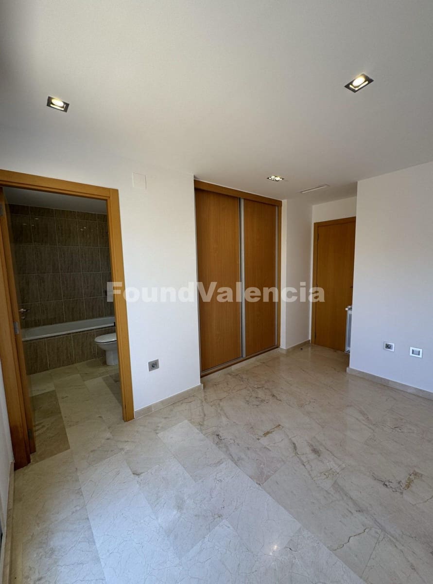 4 chambre Villa/Maison à vendre à La Pobla de Vallbona - 625 000 € (Ref: 9436553)