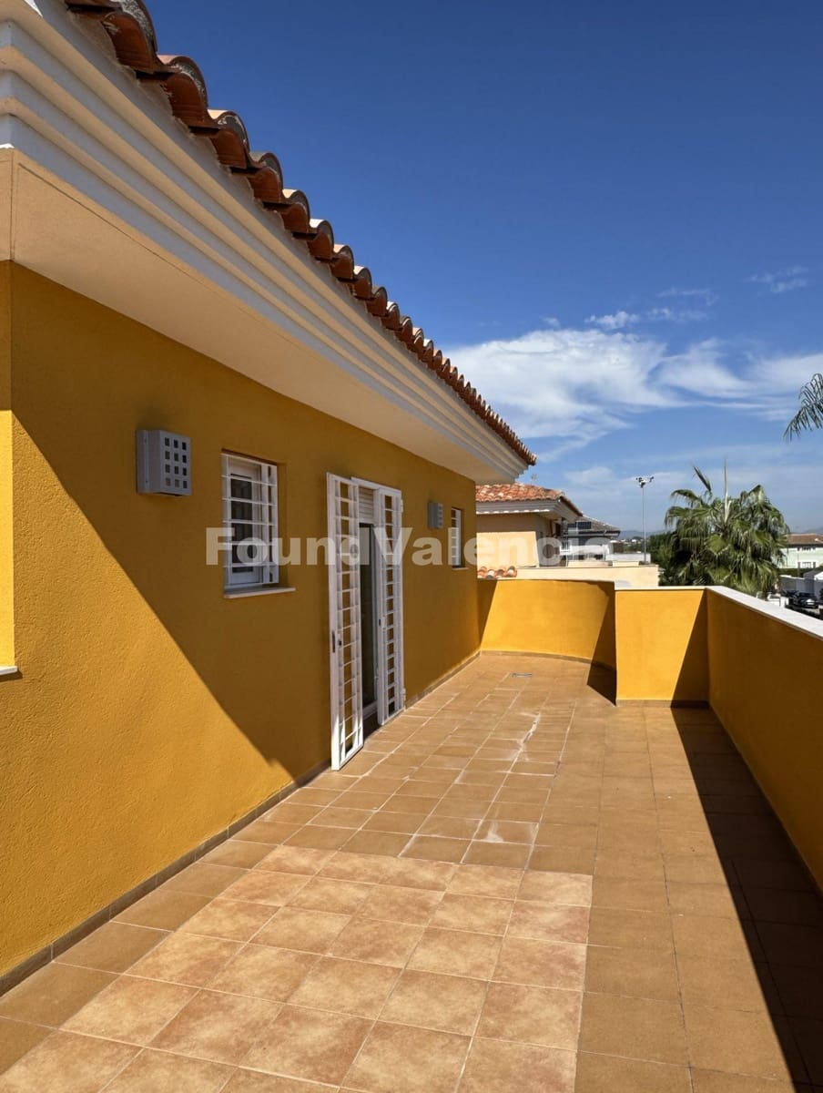 4 chambre Villa/Maison à vendre à La Pobla de Vallbona - 625 000 € (Ref: 9436553)