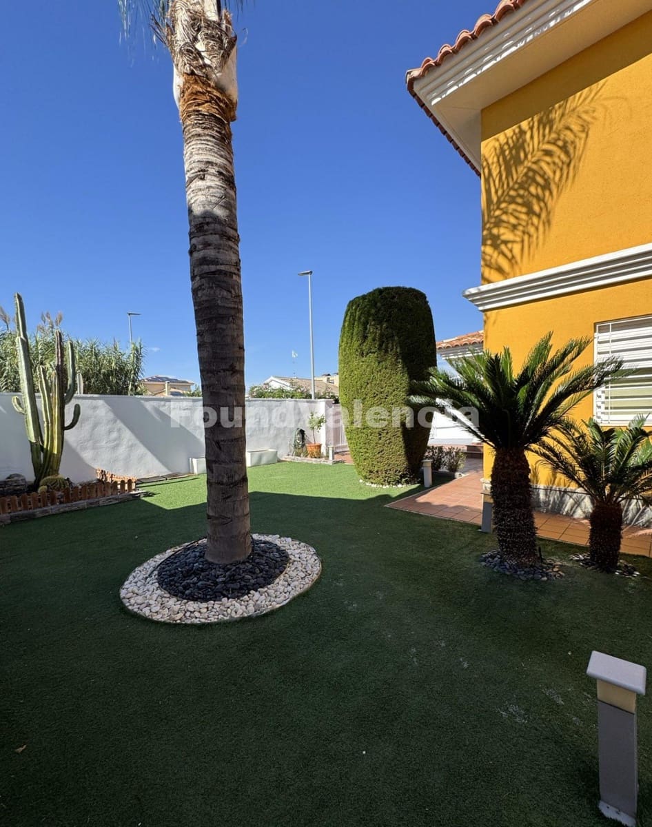 4 chambre Villa/Maison à vendre à La Pobla de Vallbona - 625 000 € (Ref: 9436553)