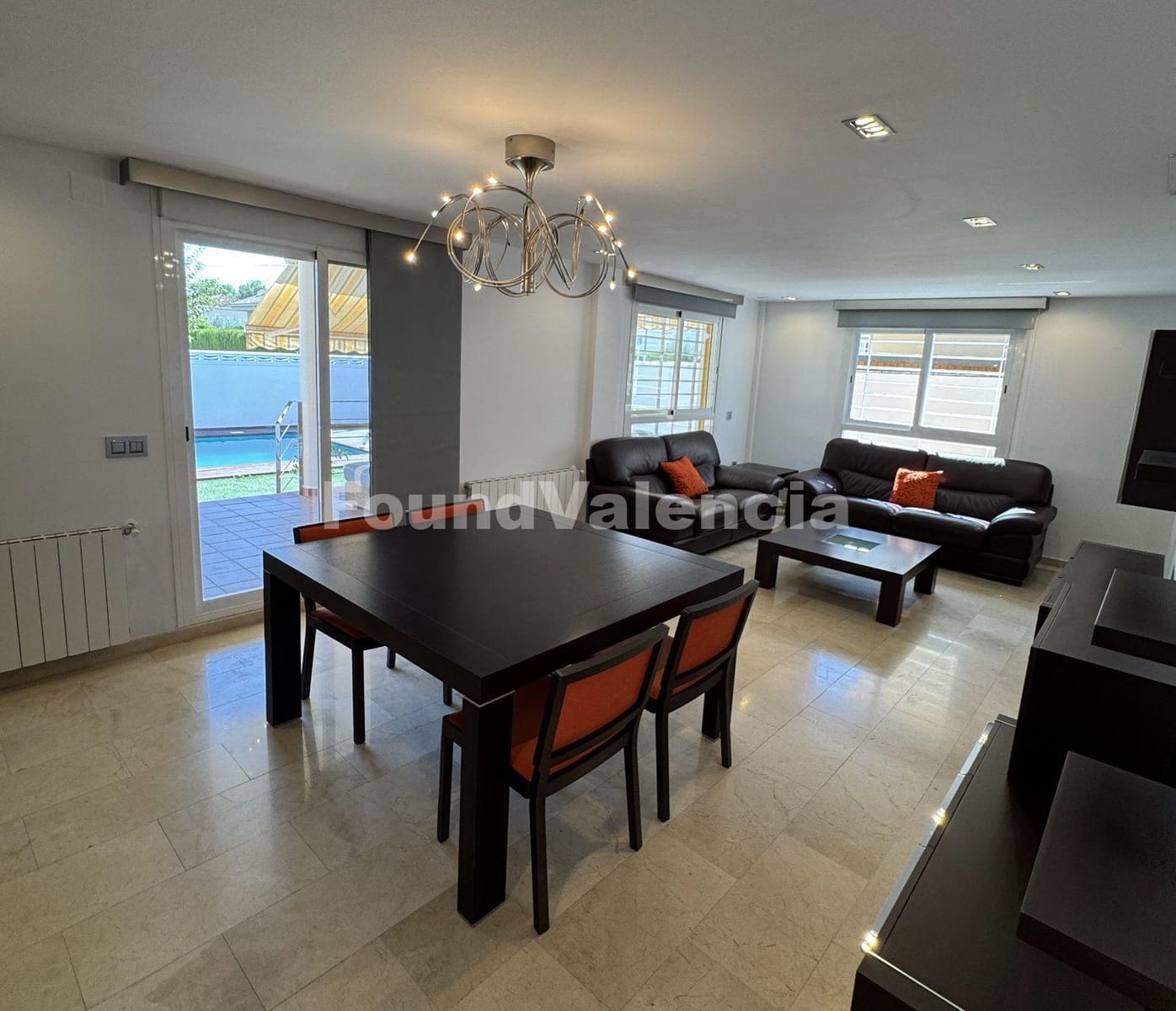 4 chambre Villa/Maison à vendre à La Pobla de Vallbona - 625 000 € (Ref: 9436553)