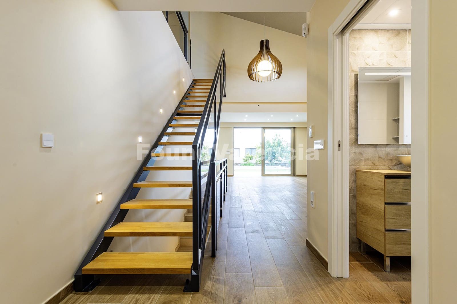 5 soveværelse Villa til salg i La Pobla de Vallbona - € 650.000 (Ref: 9561409)