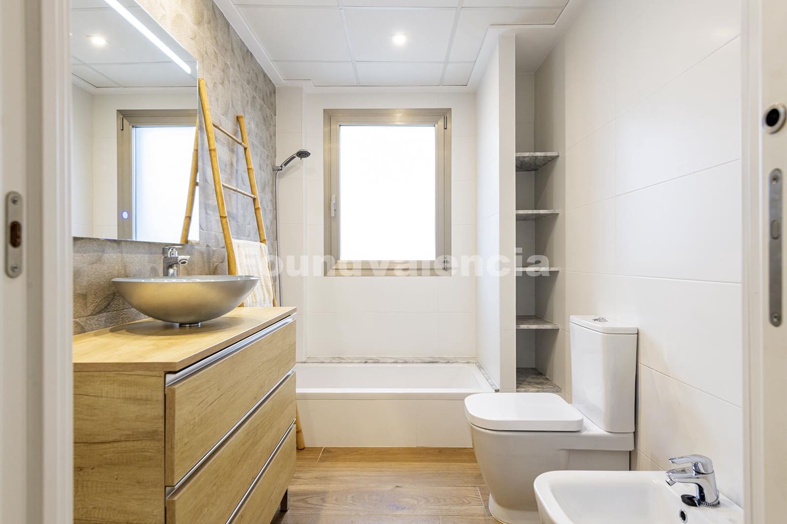 5 soveværelse Villa til salg i La Pobla de Vallbona - € 650.000 (Ref: 9561409)