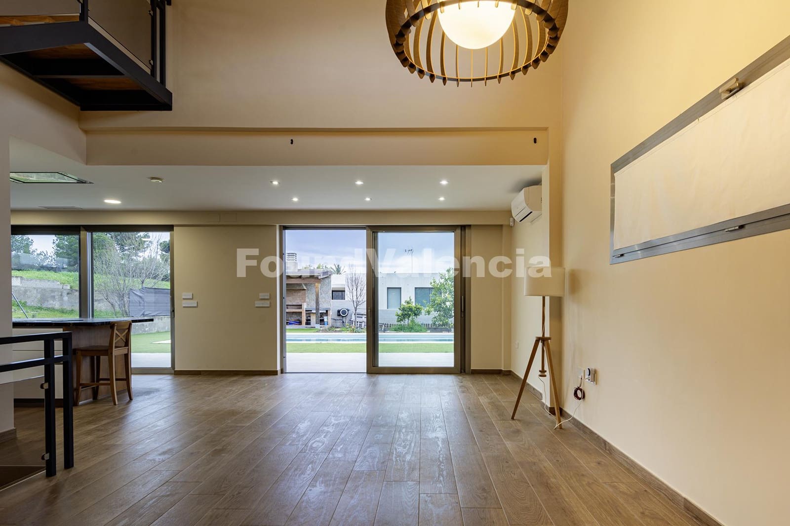 5 soveværelse Villa til salg i La Pobla de Vallbona - € 650.000 (Ref: 9561409)