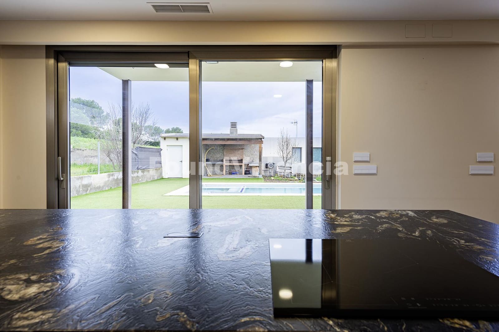 5 soveværelse Villa til salg i La Pobla de Vallbona - € 650.000 (Ref: 9561409)