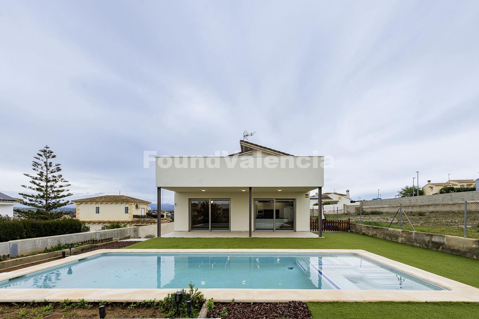 5 soveværelse Villa til salg i La Pobla de Vallbona - € 650.000 (Ref: 9561409)