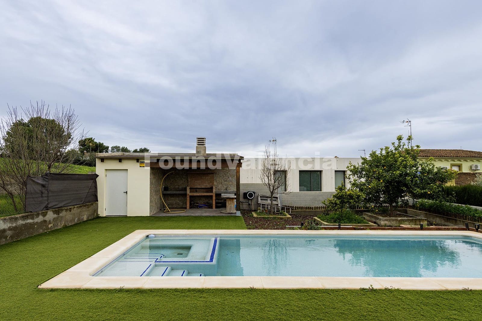 5 soveværelse Villa til salg i La Pobla de Vallbona - € 650.000 (Ref: 9561409)