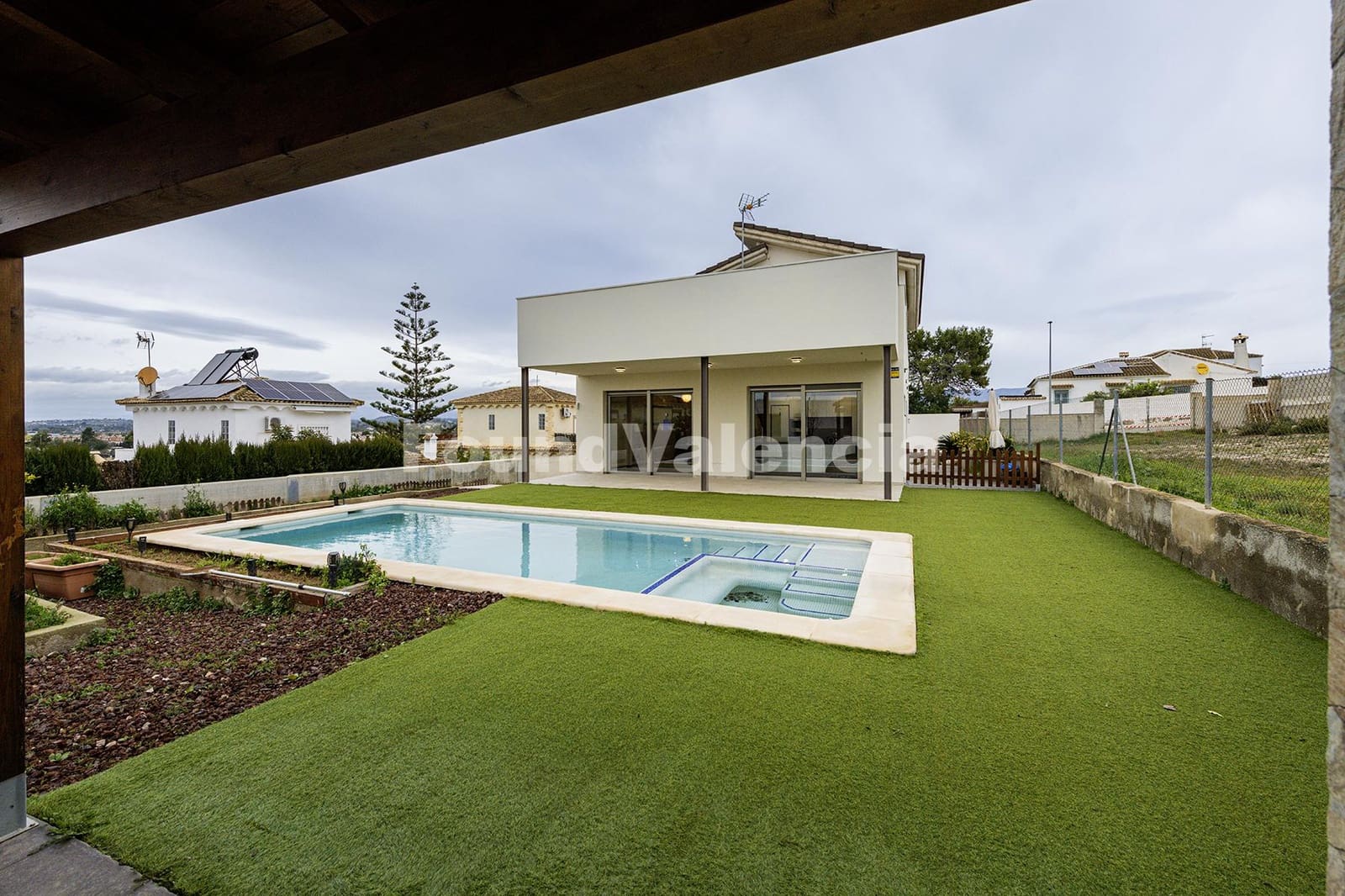 5 soveværelse Villa til salg i La Pobla de Vallbona - € 650.000 (Ref: 9561409)