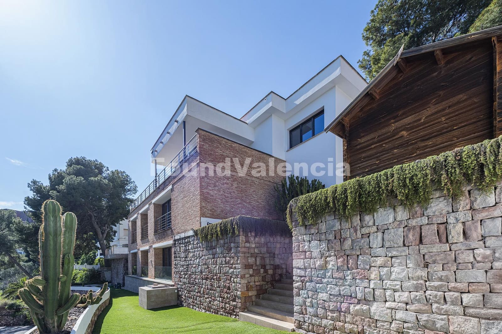 5 bedroom Villa for sale in Sagunto / Sagunt - € 1,430,000 (Ref: 9721408)