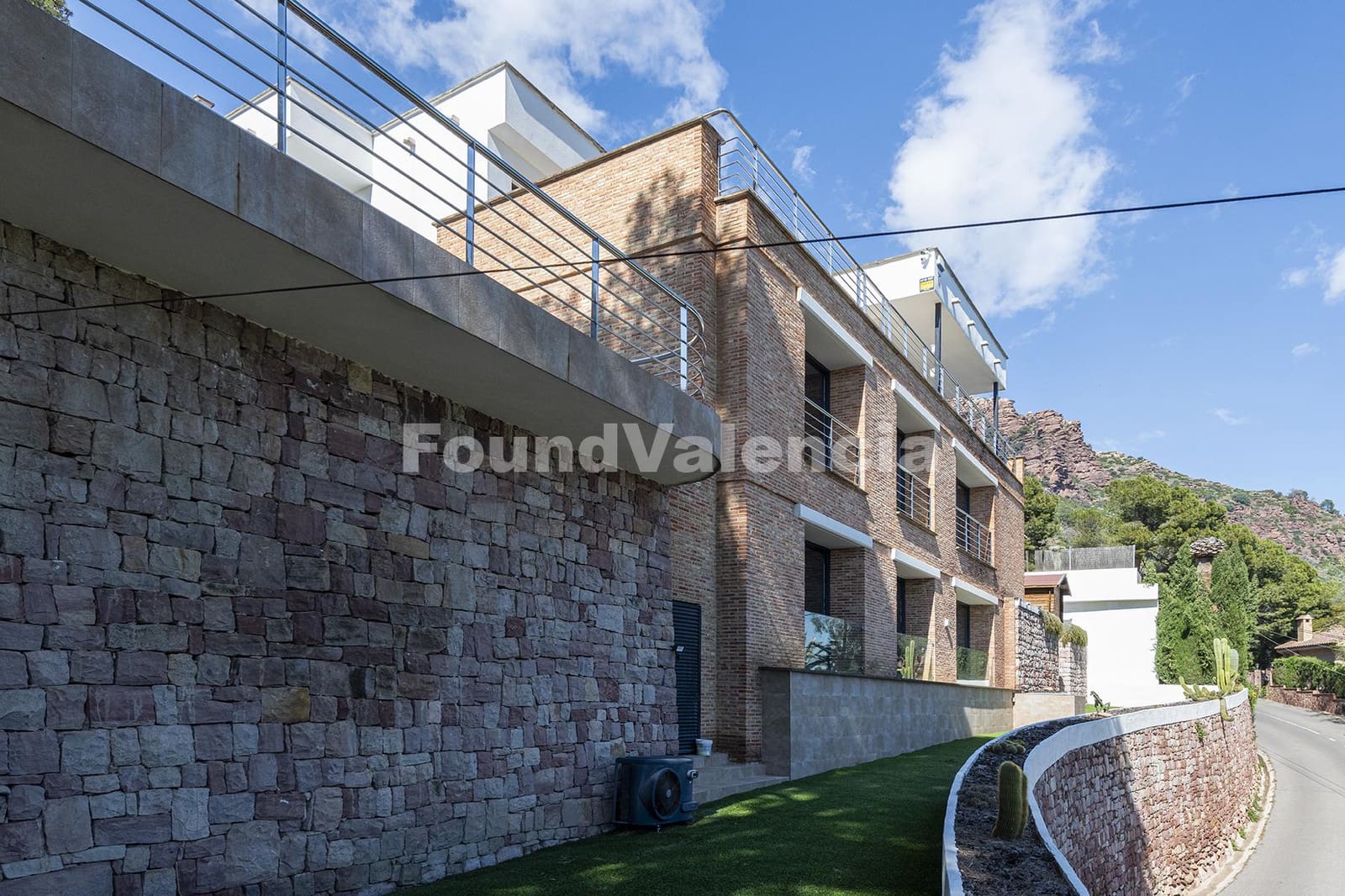 5 bedroom Villa for sale in Sagunto / Sagunt - € 1,430,000 (Ref: 9721408)