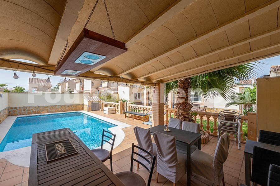 4 makuuhuone Huvila myytävänä paikassa L'Eliana - 550 000 € (Ref: 9772783)