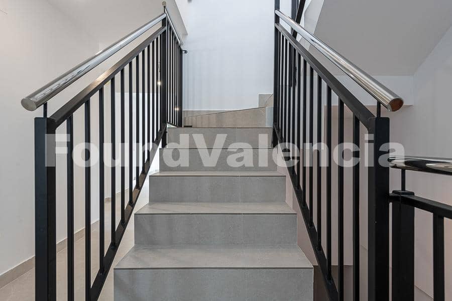 4 Zimmer Villa zu verkaufen in Montserrat - 439.000 € (Ref: 9811316)