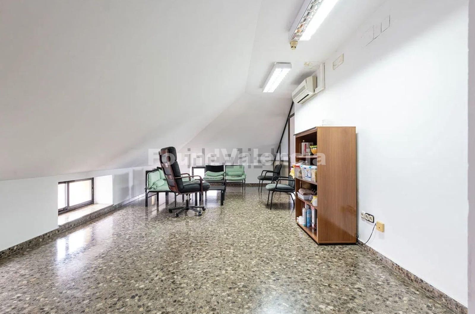 28 soverom Kontor til salgs i Moncada - € 650 000 (Ref: 9864733)
