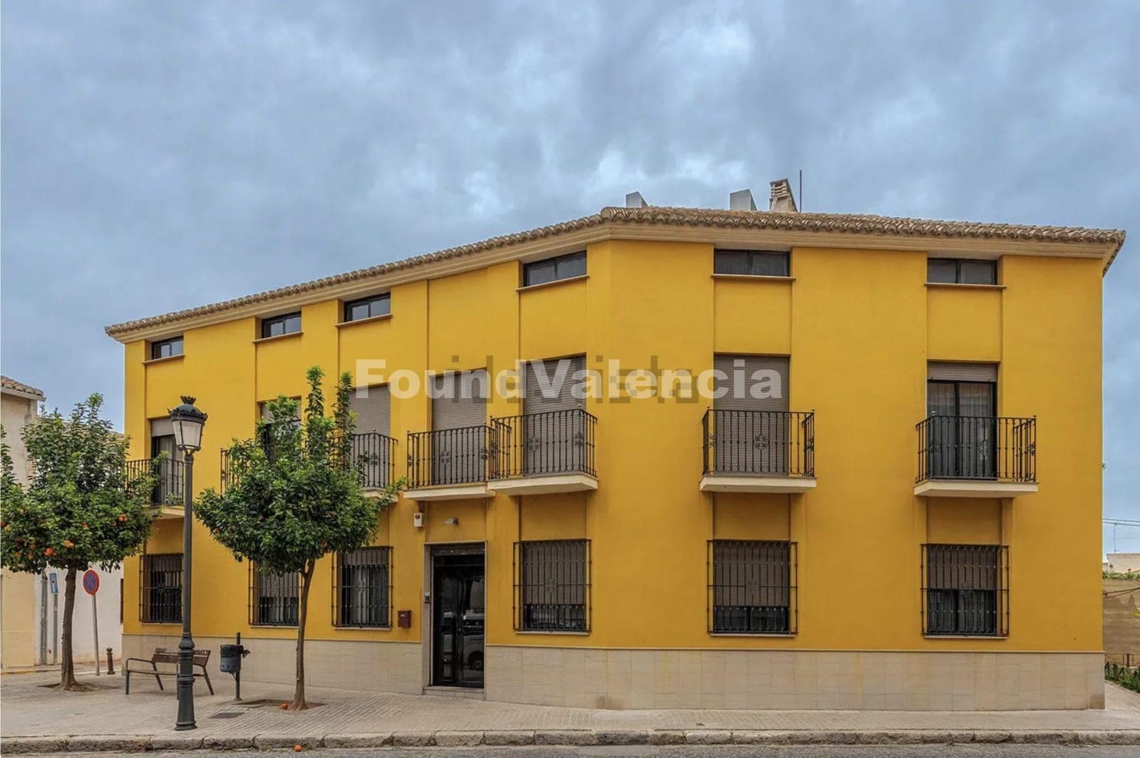 28 soverom Kontor til salgs i Moncada - € 650 000 (Ref: 9864733)
