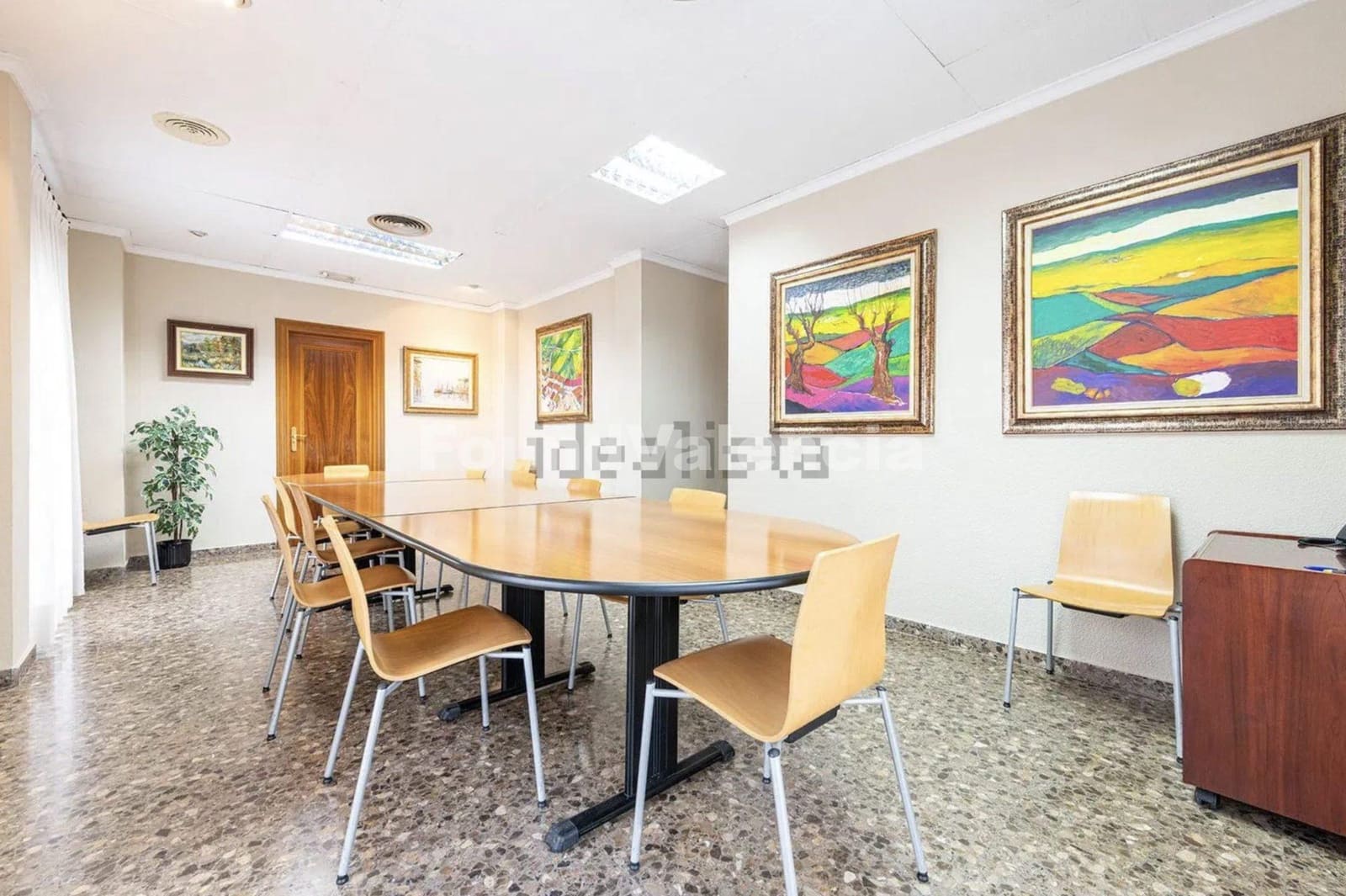 28 soverom Kontor til salgs i Moncada - € 650 000 (Ref: 9864733)