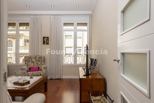 Apartamento de 4 habitaciones en València ciudad en venta - 850.000 € (Ref: 9891809)