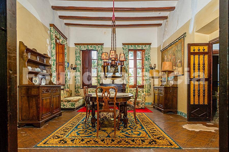 5 bedroom Villa for sale in Carcaixent - € 3,600,000 (Ref: 9910101)